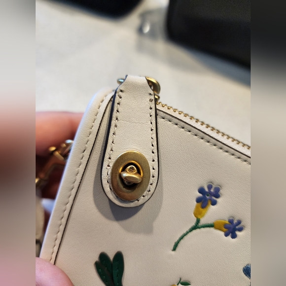 Coach Embroidered Swinger 20 - Picture 5 of 7